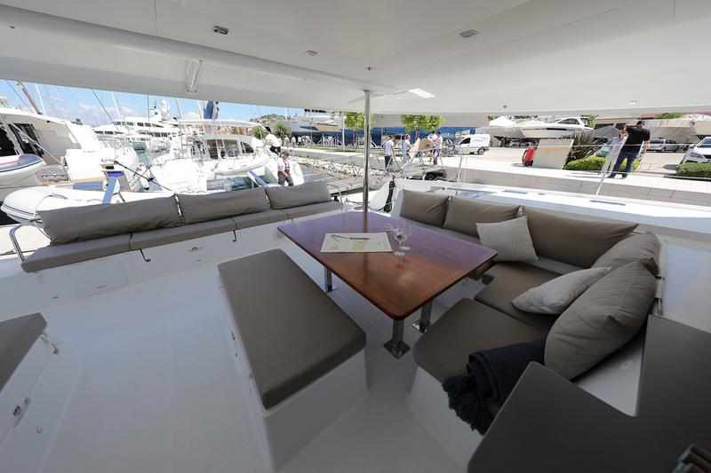 Book yachts online - catamaran - Saba 50 Quintet (6+1) - FEELING FREE - rent