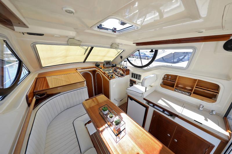 Book yachts online - motorboat - Vektor 950 - NIKO - rent