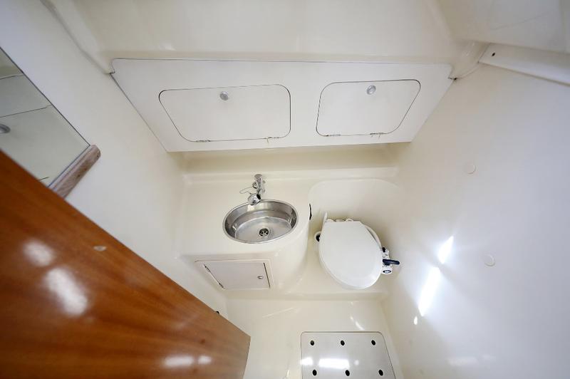 Book yachts online - motorboat - Vektor 950 - NIKO - rent