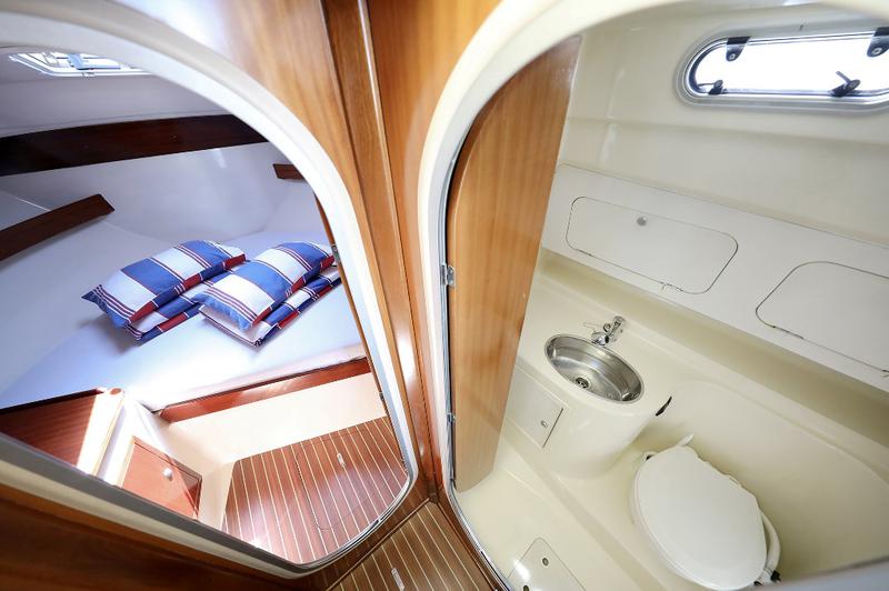 Book yachts online - motorboat - Vektor 950 - NIKO - rent