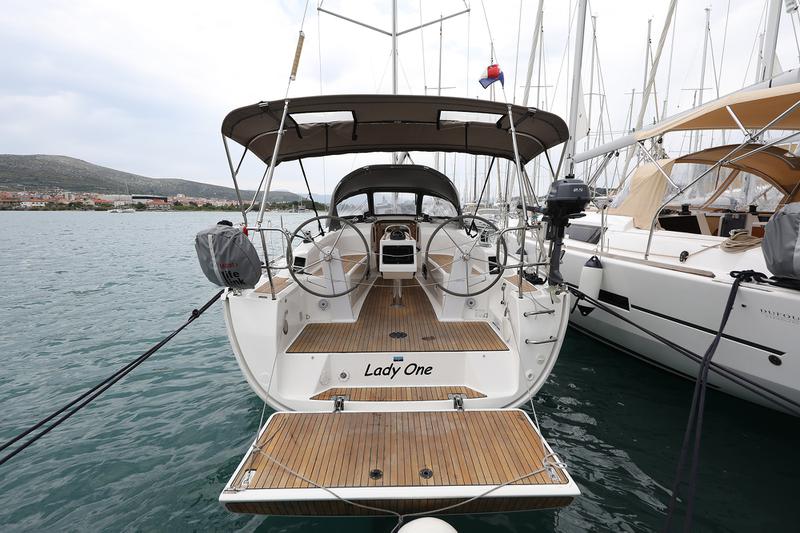 Book yachts online - sailboat - Bavaria Cruiser 34 - LADY ONE - rent