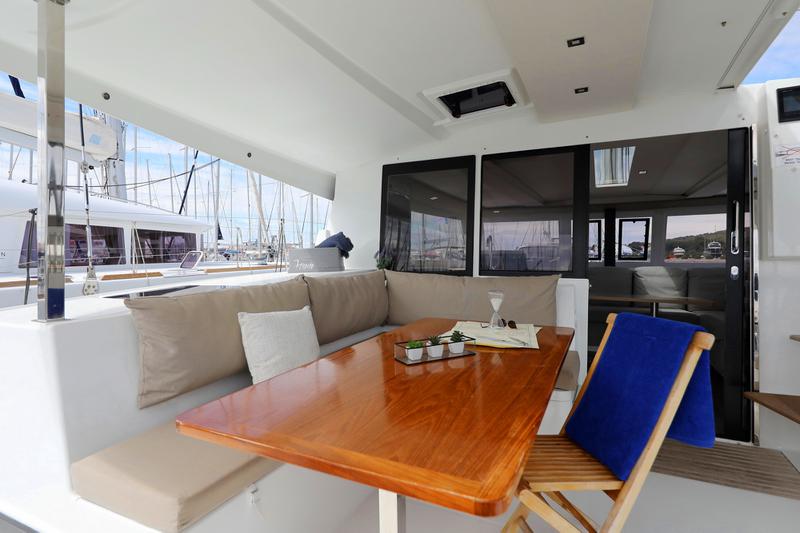 Book yachts online - catamaran - FP Lucia 40 - ANDARO - rent