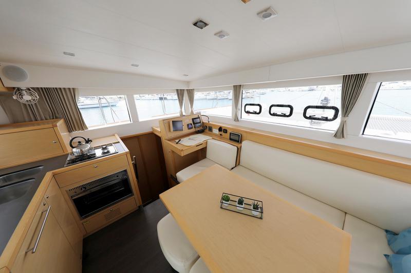 Book yachts online - catamaran - Lagoon 39 - WHITE PEARL - rent