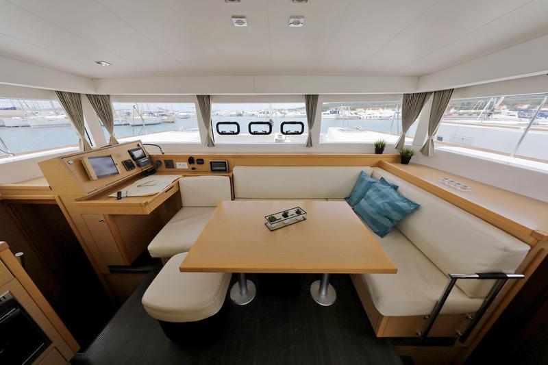 Book yachts online - catamaran - Lagoon 39 - WHITE PEARL - rent