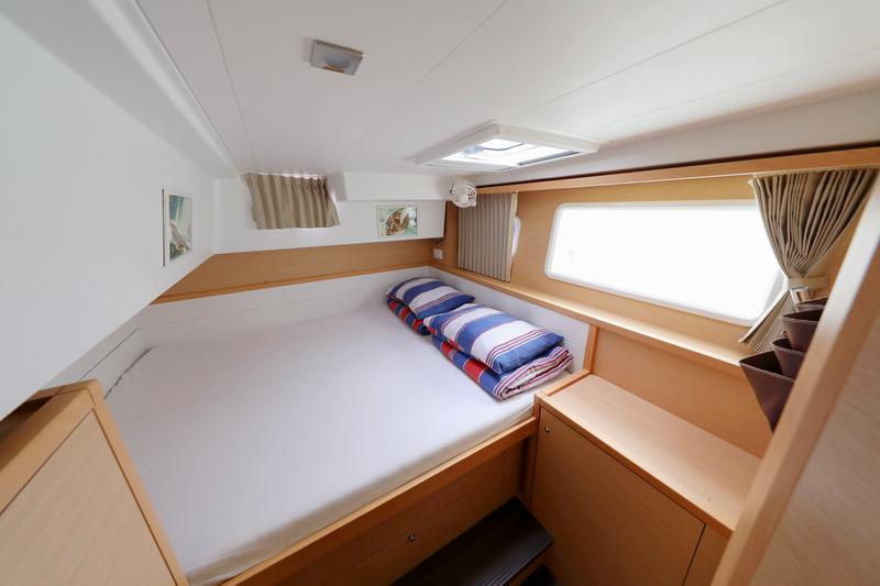 Book yachts online - catamaran - Lagoon 39 - WHITE PEARL - rent