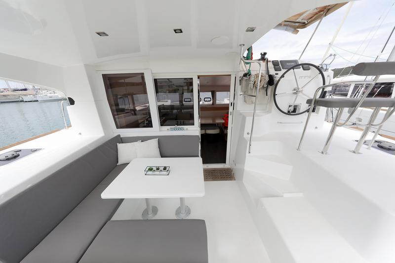 Book yachts online - catamaran - Lagoon 39 - WHITE PEARL - rent