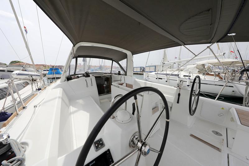 Book yachts online - sailboat - Oceanis 38 - ONE - rent