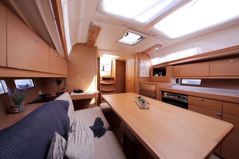 Book yachts online - sailboat - Dufour 382 Grand Large - PHONIX - rent
