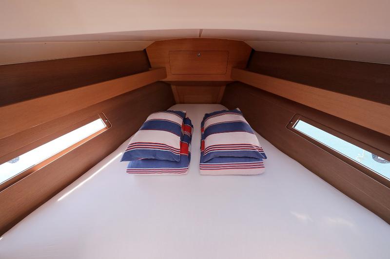 Book yachts online - sailboat - Dufour 382 Grand Large - PHONIX - rent