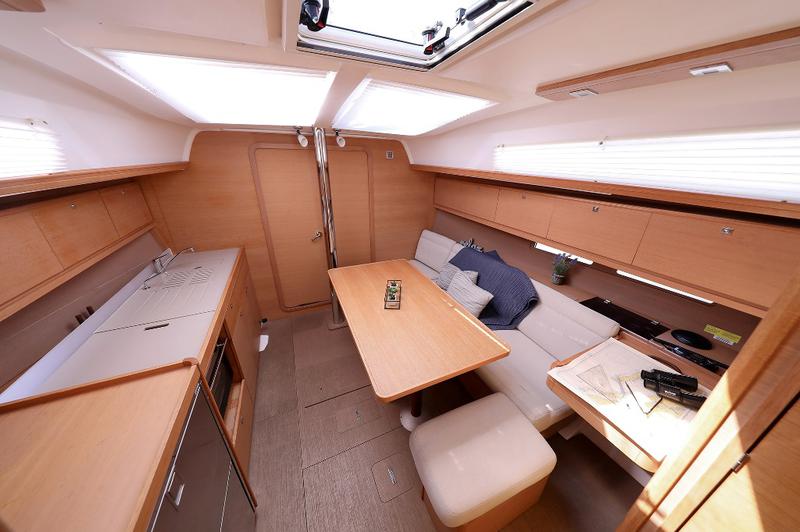 Book yachts online - sailboat - Dufour 382 Grand Large - PHONIX - rent