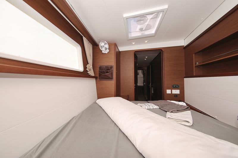 Book yachts online - catamaran - Lagoon 450 S - ADRIATIC QUEEN - rent