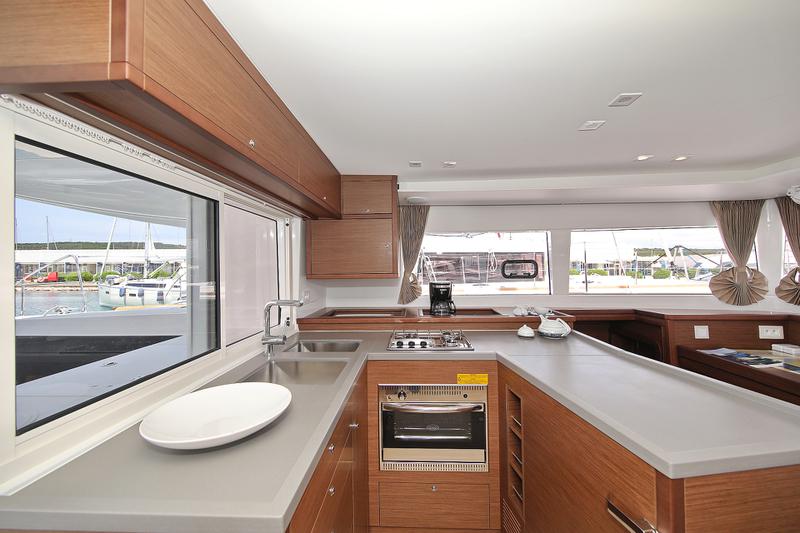 Book yachts online - catamaran - Lagoon 450 S - ADRIATIC QUEEN - rent