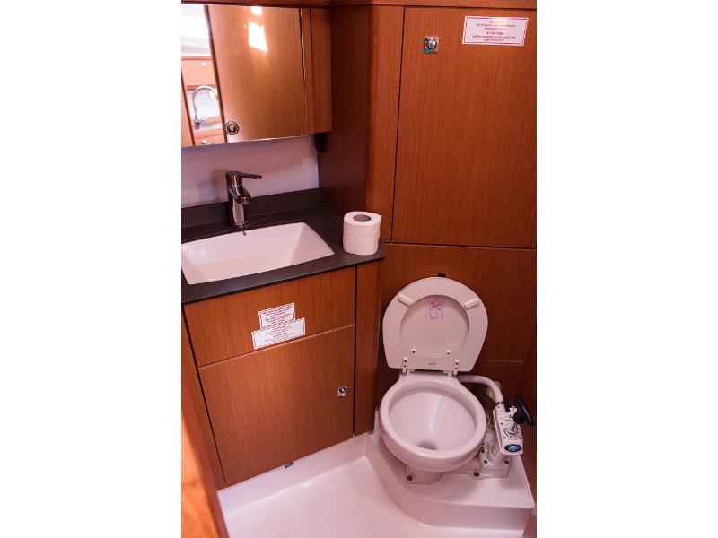 Book yachts online - sailboat - Bavaria Cruiser 41 - STAR SISSI - rent