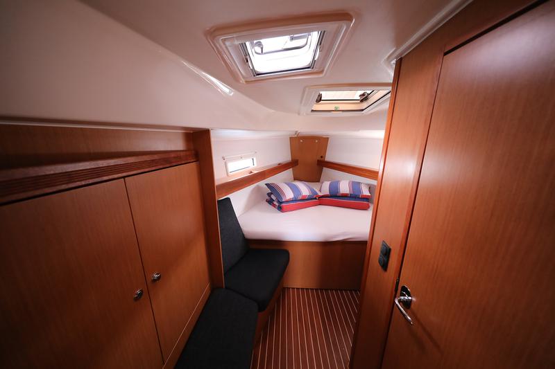 Book yachts online - sailboat - Bavaria Cruiser 40 - STAR FABIAN - rent