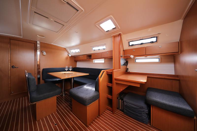 Book yachts online - sailboat - Bavaria Cruiser 40 - STAR FABIAN - rent