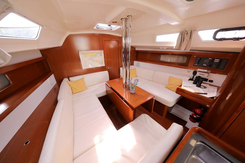 Book yachts online - sailboat - Oceanis 34 - STAR ELISABETH - rent