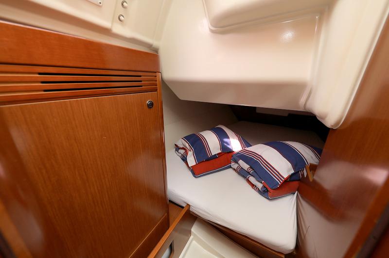 Book yachts online - sailboat - Oceanis 34 - STAR ELISABETH - rent