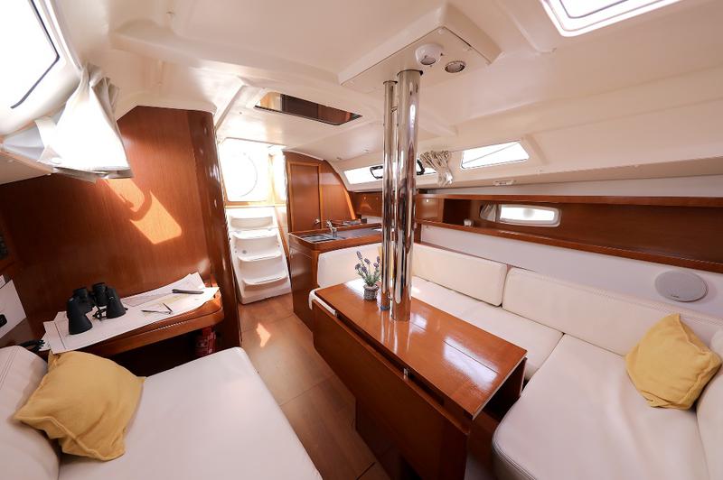 Book yachts online - sailboat - Oceanis 34 - STAR ELISABETH - rent