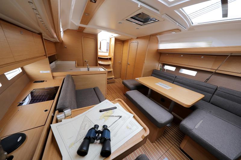 Book yachts online - sailboat - Dufour 412 GL - 3 FRIENDS - rent