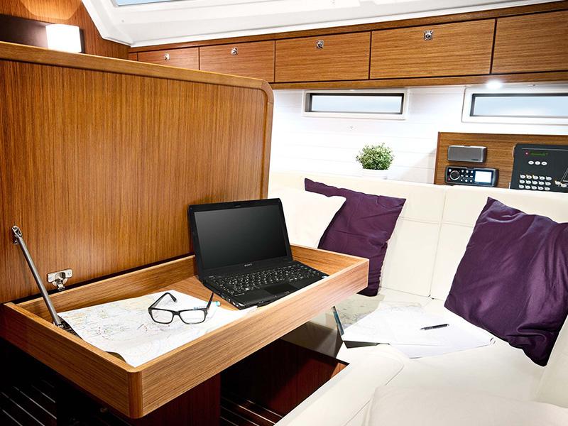 Book yachts online - sailboat - Bavaria Cruiser 46 - ZOE - rent