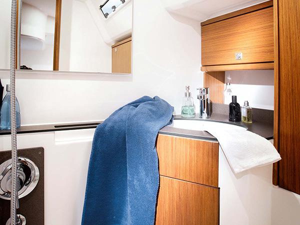 Book yachts online - sailboat - Bavaria Cruiser 46 - ZOE - rent