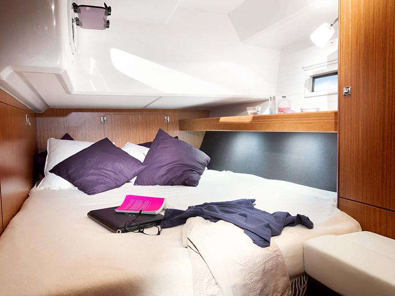 Book yachts online - sailboat - Bavaria Cruiser 46 - ZOE - rent