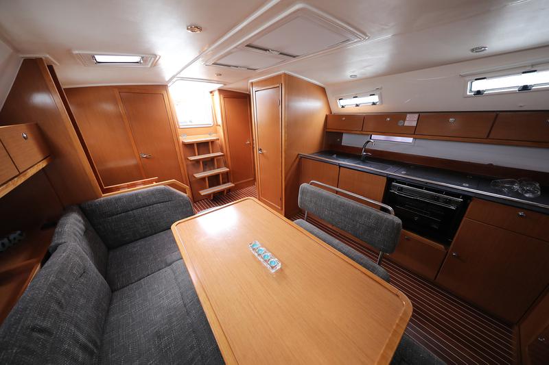 Book yachts online - sailboat - Bavaria Cruiser 40S - SILVER ARROW - rent