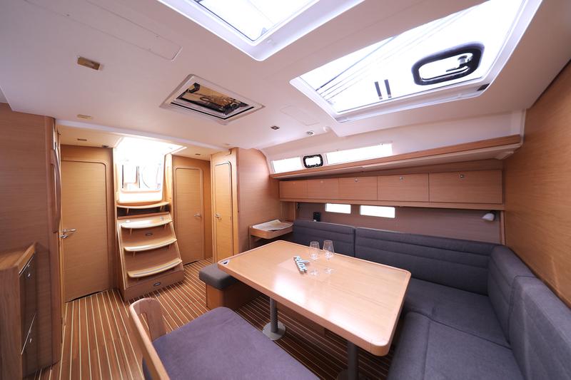 Book yachts online - sailboat - Dufour 460 Grand Large * - CARINA - rent