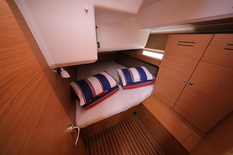 Book yachts online - sailboat - Dufour 460 Grand Large * - CARINA - rent