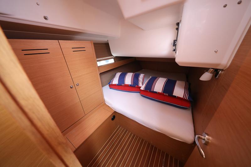 Book yachts online - sailboat - Dufour 460 Grand Large * - CARINA - rent