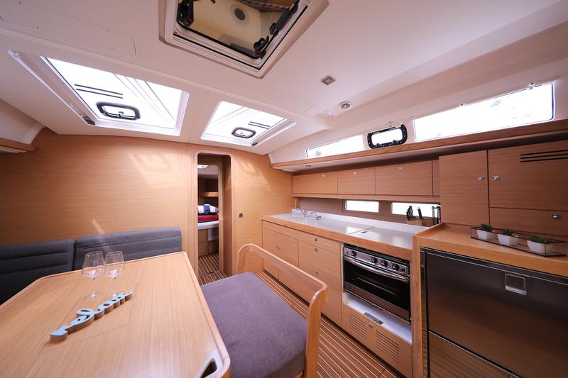 Book yachts online - sailboat - Dufour 460 Grand Large * - CARINA - rent