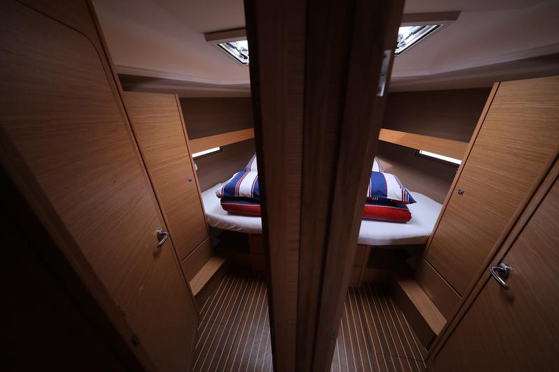 Book yachts online - sailboat - Dufour 460 Grand Large * - CARINA - rent