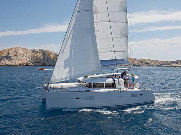 Book yachts online - catamaran - Lagoon 400 - LA BOHEME - rent