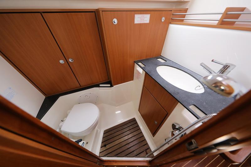 Book yachts online - sailboat - Bavaria Cruiser 36 - MIRA - rent