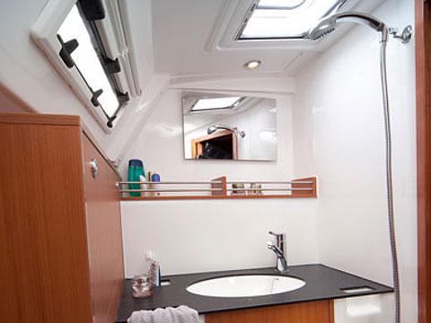 Book yachts online - sailboat - Bavaria Cruiser 36 - MIRA - rent