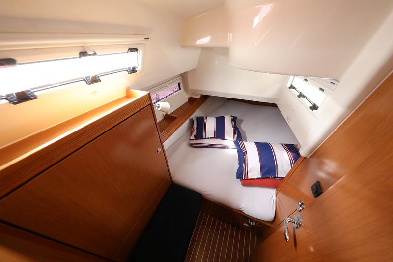 Book yachts online - sailboat - Bavaria Cruiser 36 - MIRA - rent