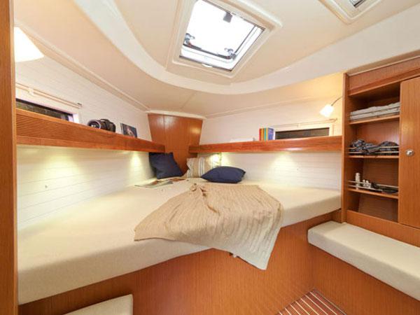 Book yachts online - sailboat - Bavaria Cruiser 36 - MIRA - rent
