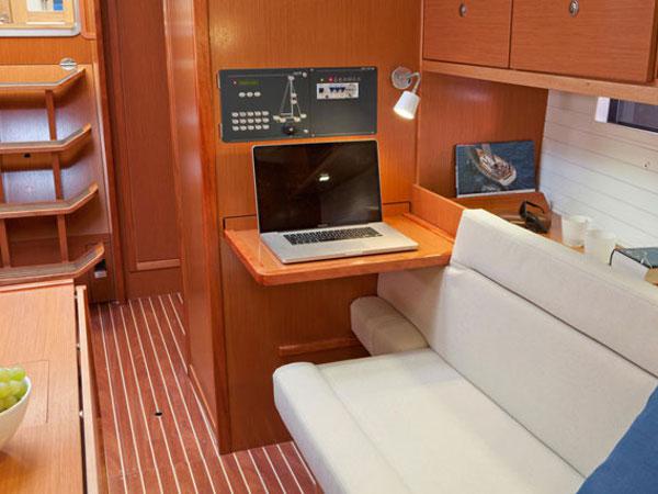 Book yachts online - sailboat - Bavaria Cruiser 36 - MIRA - rent