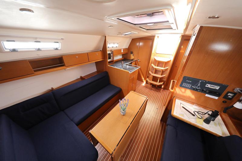 Book yachts online - sailboat - Bavaria Cruiser 36 - MIRA - rent