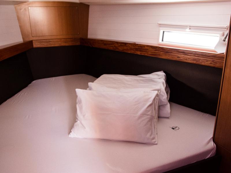 Book yachts online - sailboat - Bavaria Cruiser 45 - FADO - rent