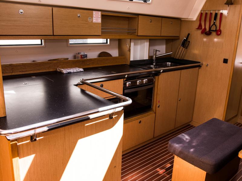 Book yachts online - sailboat - Bavaria Cruiser 45 - FADO - rent