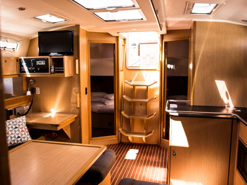 Book yachts online - sailboat - Bavaria Cruiser 45 - FADO - rent