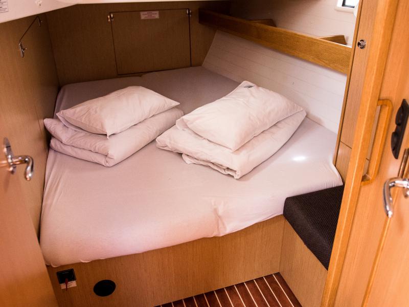 Book yachts online - sailboat - Bavaria Cruiser 45 - FADO - rent