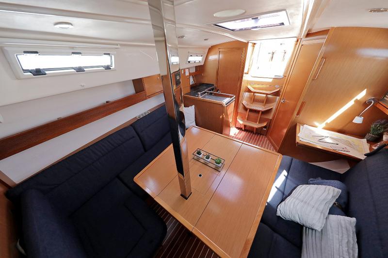 Book yachts online - sailboat - Bavaria 32 Cruiser - STAR CHIARA - rent