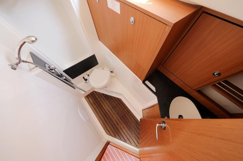 Book yachts online - sailboat - Bavaria 32 Cruiser - STAR CHIARA - rent