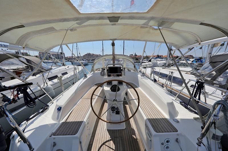 Book yachts online - sailboat - Bavaria 32 Cruiser - STAR CHIARA - rent