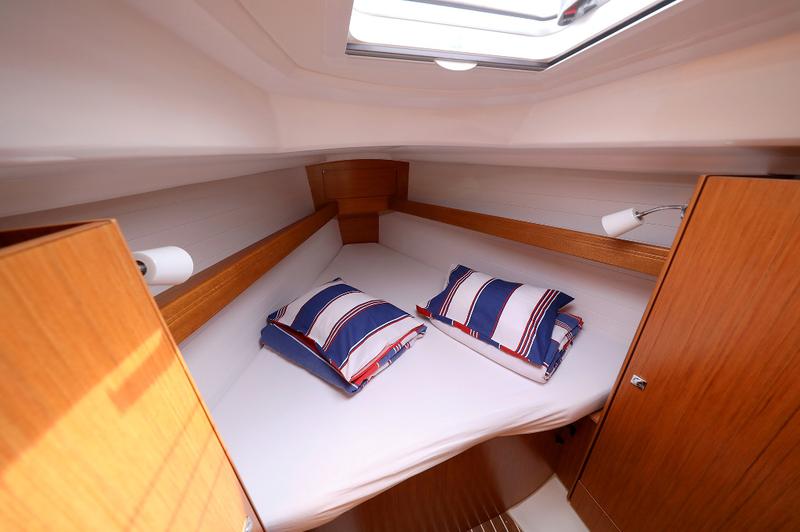 Book yachts online - sailboat - Bavaria Cruiser 33 - DOLCE VITA - rent