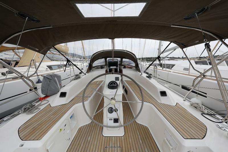 Book yachts online - sailboat - Bavaria Cruiser 33 - DOLCE VITA - rent