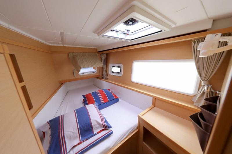 Book yachts online - catamaran - Lagoon 39 - LILLA V - rent