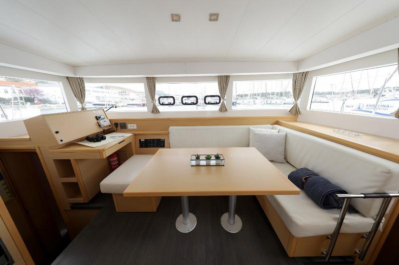 Book yachts online - catamaran - Lagoon 39 - LILLA V - rent
